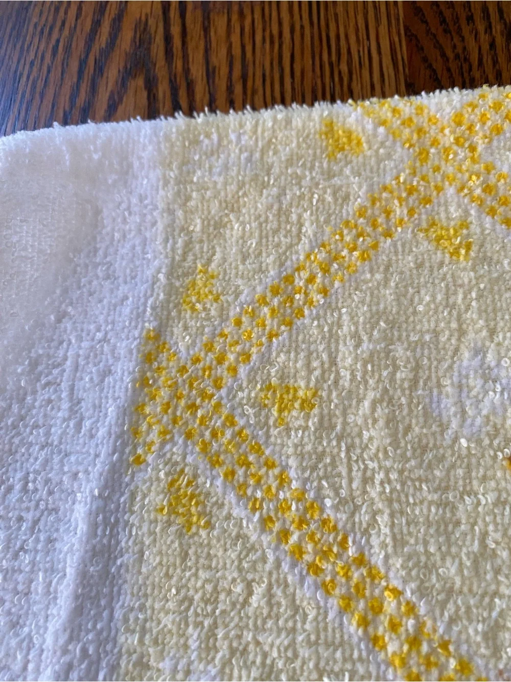 Vintage MCM Mid Century Yellow White Floral Daisy Hand Towel